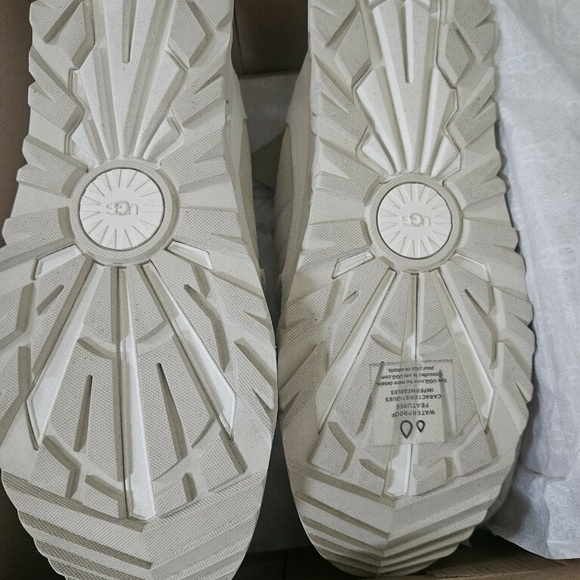 UGG Cream Sneakers with Zigzag Sole - Picture 5 of 7